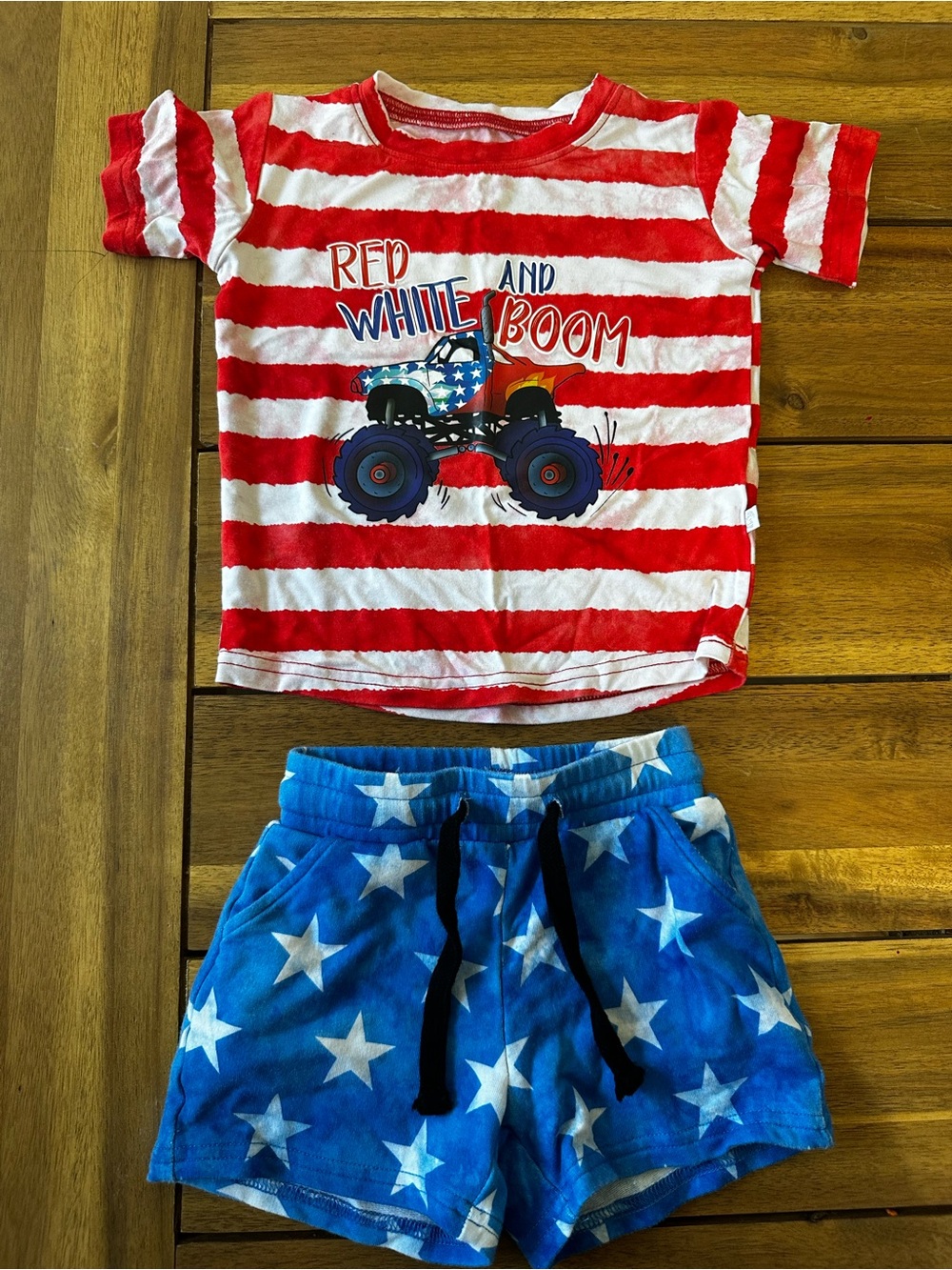Red & White Striped Tee with Blue Star Shorts bamboo size 6-12 months Glimmers